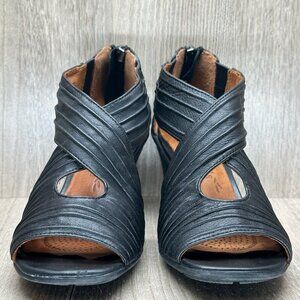 Gentle Souls Sandals Women Sz 6.5M Osaka Rama Cross Strap Leather Zip Heel Black